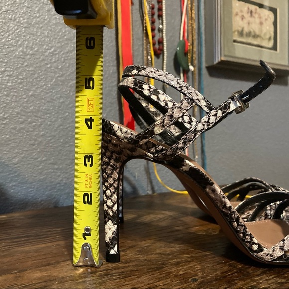 BCBG MAXAZRIA Womens White Snake Tanya Open Toe Stiletto Leather Sandals 6.5 - Picture 2 of 6